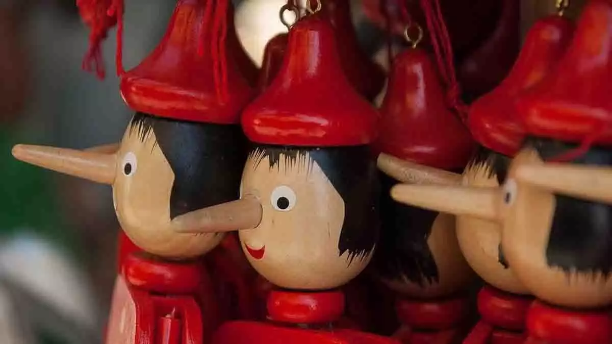 Figuras de madera de Pinocho.