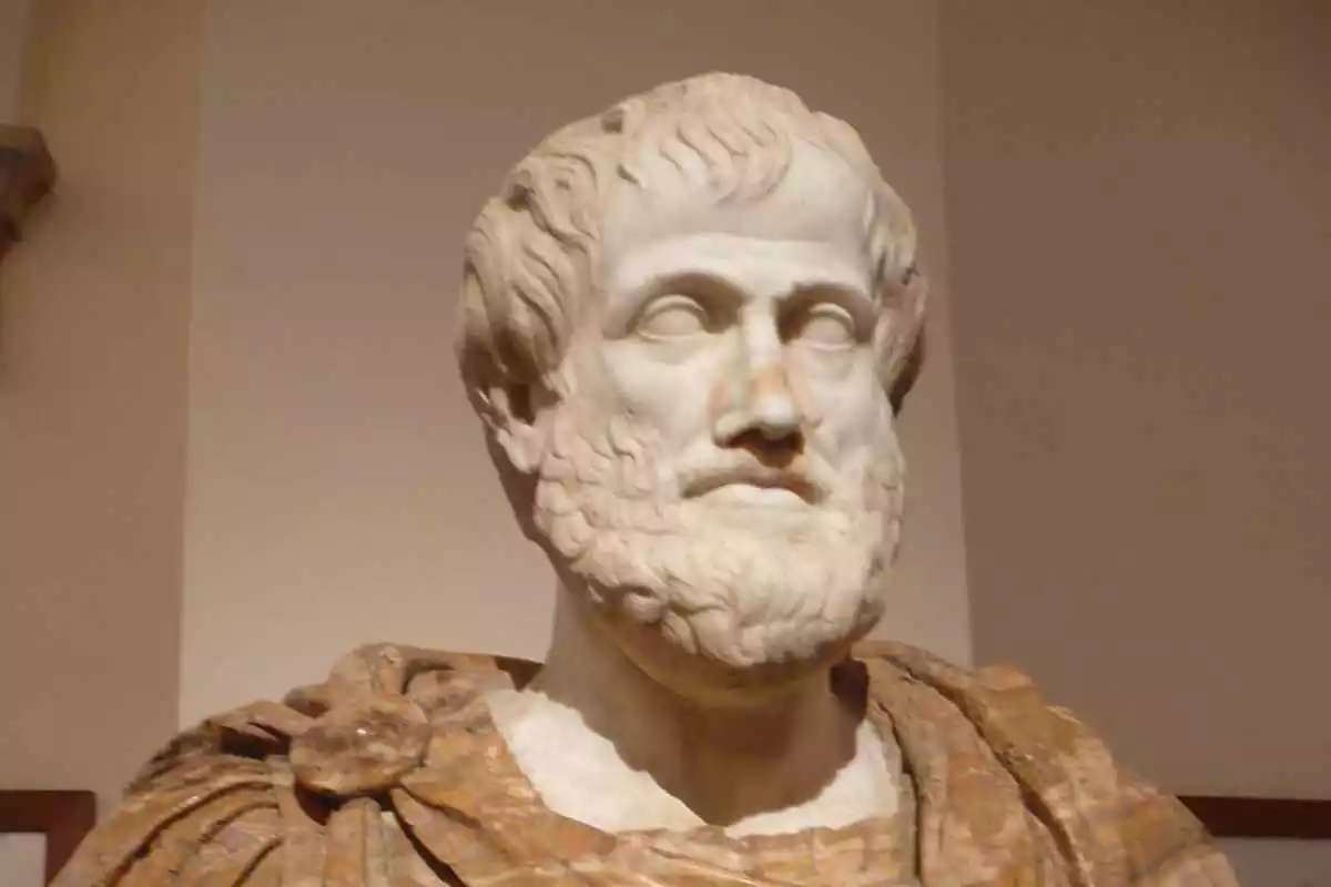 Busto esculpido de Aristóteles